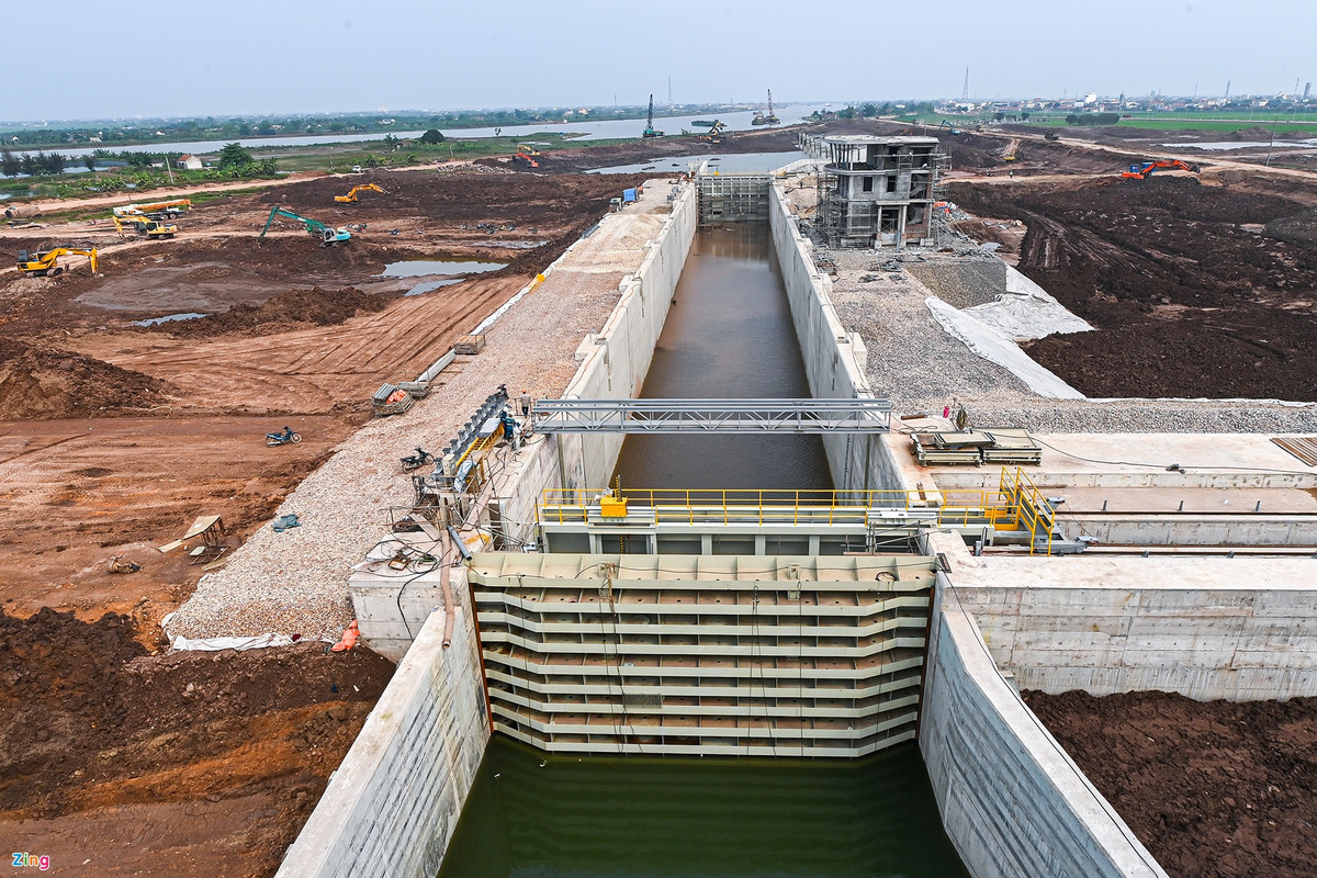 Chủ tịch Hội vận tải thủy nội địa Việt Nam kỳ vọng công trình sẽ làm giảm chi phí vận tải và tăng tốc độ lưu thông hàng hóa trên mạng lưới đường thủy của miền Bắc. Trong đó, hàng hóa đường thủy chủ yếu là nguyên liệu than, xi măng, gỗ, cát, đá… những mặt hàng rất quan trọng trong việc phát triển công nghiệp và xây dựng hạ tầng.