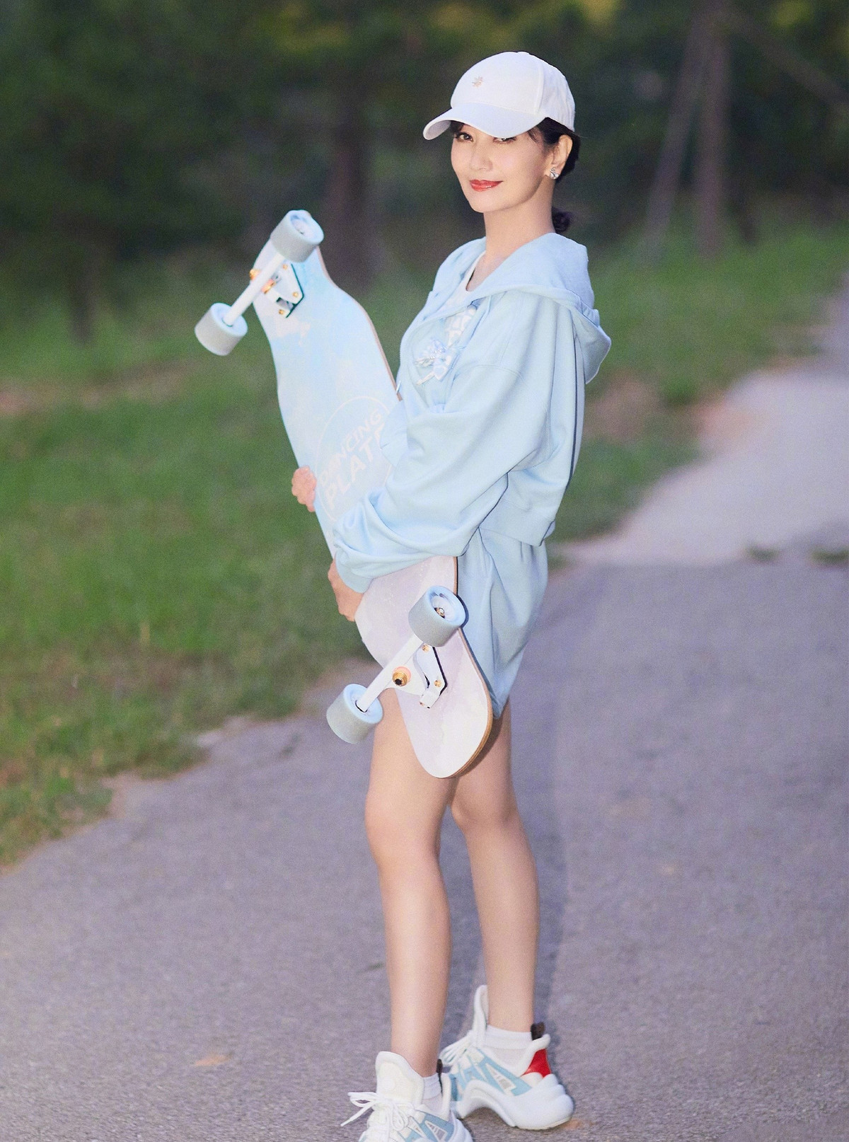 Sao nu bi boc tran nhan sac chua qua chinh sua-Hinh-6