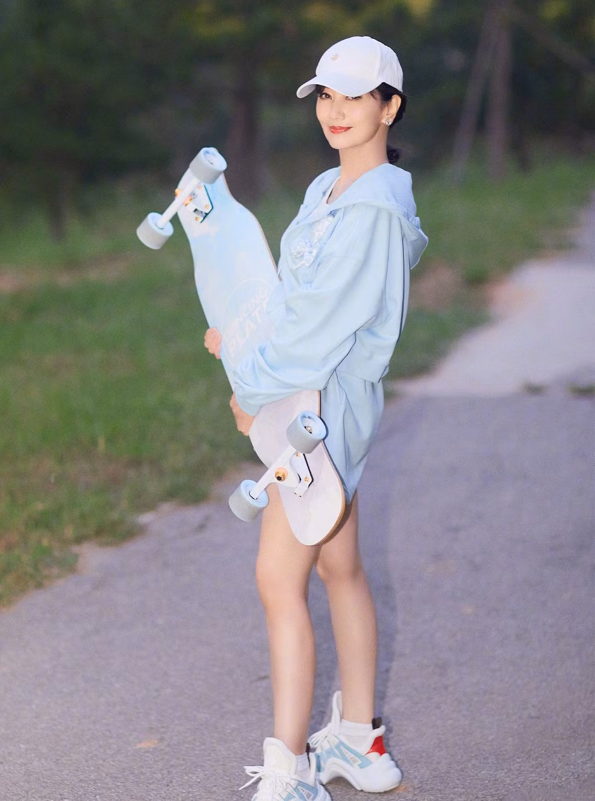 Sao nu bi boc tran nhan sac chua qua chinh sua-Hinh-6