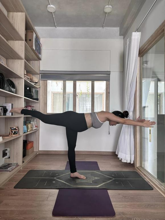 Phương Trinh Jolie gây choáng với đủ tư thế yoga khó nhằn ảnh 2