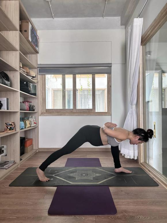 Phương Trinh Jolie gây choáng với đủ tư thế yoga khó nhằn ảnh 4