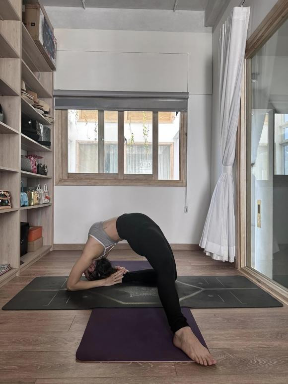 Phương Trinh Jolie gây choáng với đủ tư thế yoga khó nhằn ảnh 10