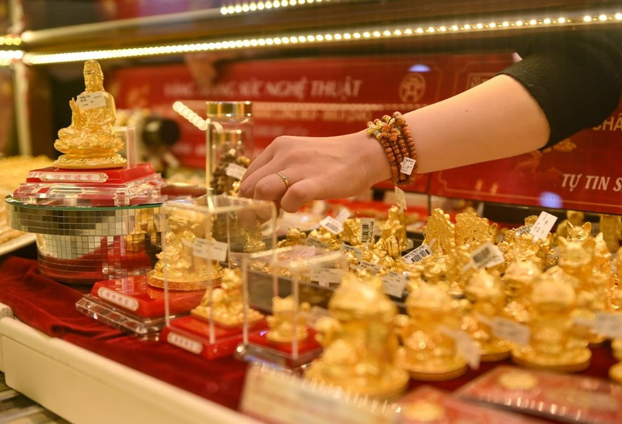 Gia vang hom nay 7/4: Tren da tang cao nhat moi thoi dai