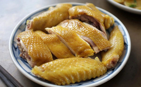 Thịt gà luộc có màu hồng, ăn có sao không? ảnh 2 Thịt gà luộc có màu hồng, ăn có sao không? ảnh 2