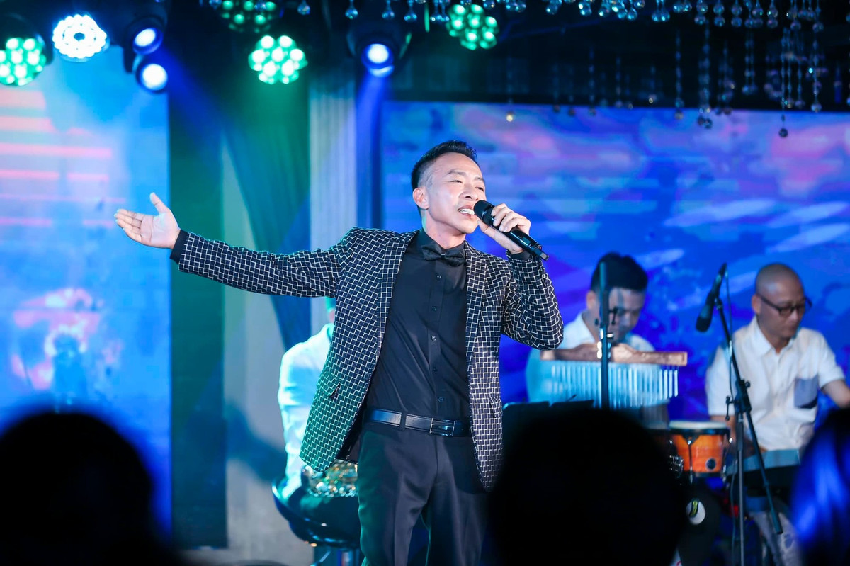 NSUT Viet Hoan ke su co vui, tu tay va mong quan di hat-Hinh-3