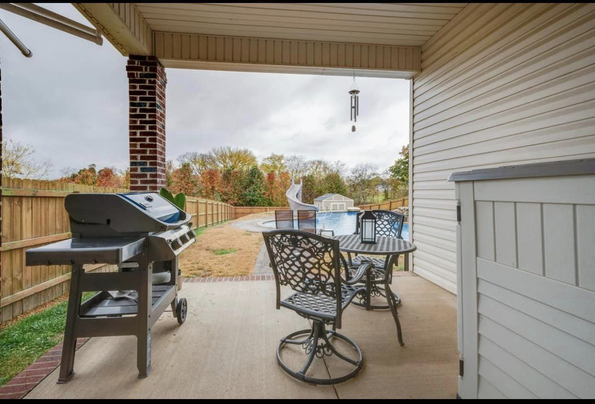 Ngôi nhà nhiều nắng với bể bơi xanh mát của người Việt trên đất Mỹ - Hình 16 Ngoi nha nhieu nang voi be boi xanh mat cua nguoi Viet tren dat My-Hinh-16