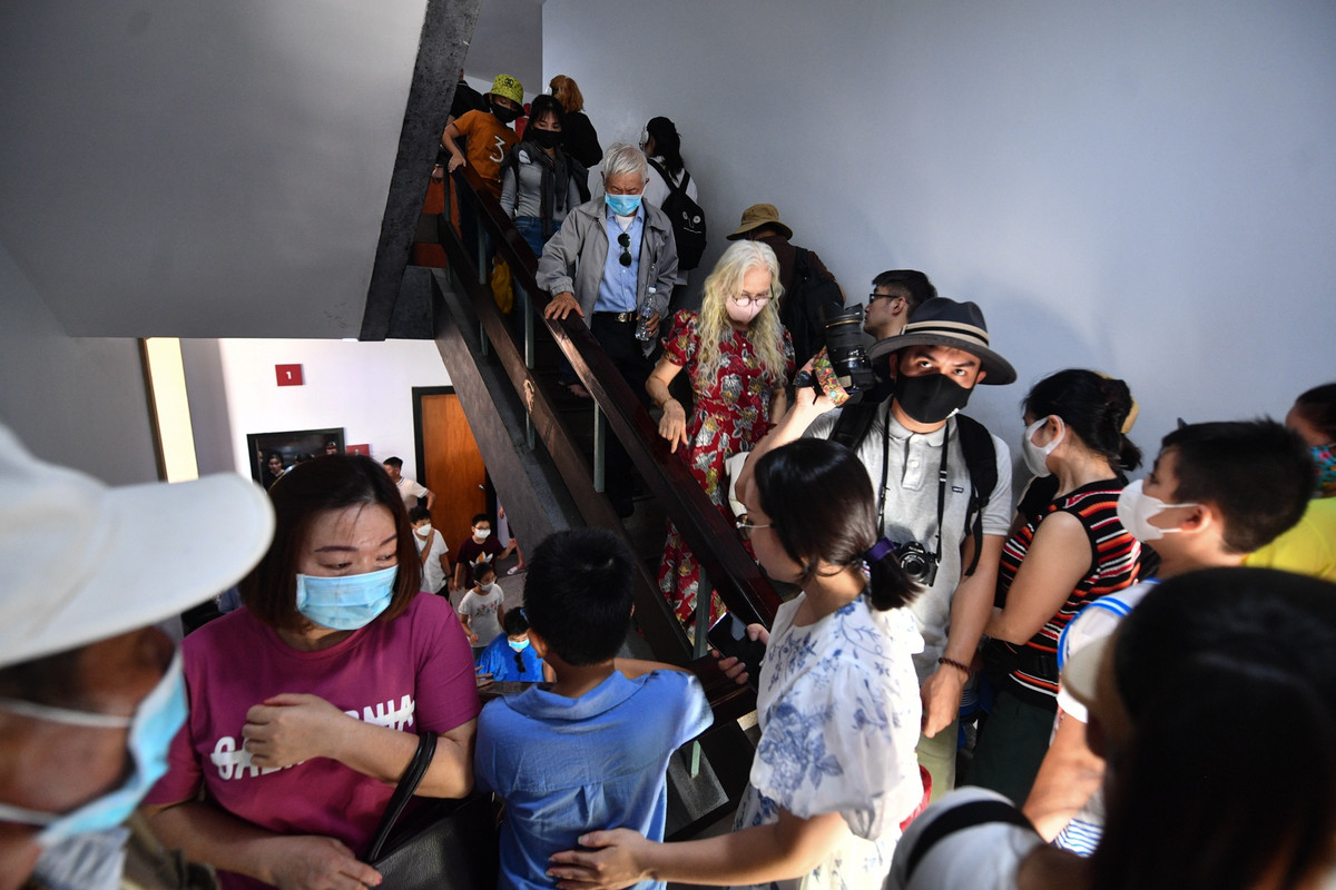 Hang dai nguoi xep hang, cho vao Dinh Doc lap sang 30/4-Hinh-8