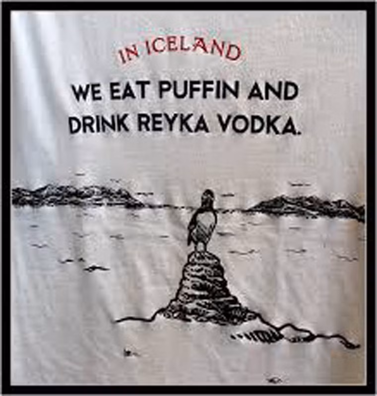 Trong khi nhiều người cảm thấy hãi hùng khi chứng kiến cảnh giết hại đẫm máu thì tim chim tươi lại là món ăn truyền thống của người dân Iceland. Ở đây, việc ăn tim chim tươi không bị lên án vì luật bảo vệ động vật không cấm.