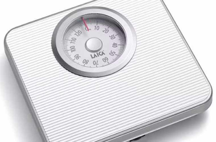 Bên cạnh đó, các bác sĩ cũng lo ngại phương pháp dưỡng thai này dễ khiến trẻ sinh ra có cân nặng thấp hơn so với các bạn đồng trang lứa.