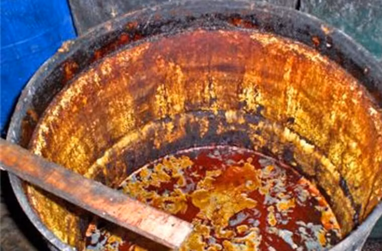 Tháng 4 năm 2013, một tòa án Trung Quốc tiếp tục bắt và tuyên án 3 – 5 năm tù với sáu người liên quan đến phi vụ làm ăn từ dầu cống. Cụ thể, họ tiến hành tái chế và đưa ra thị trường khoảng 1.000 tấn dầu bẩn mang lại lợi nhuận khoảng 1 triệu USD.