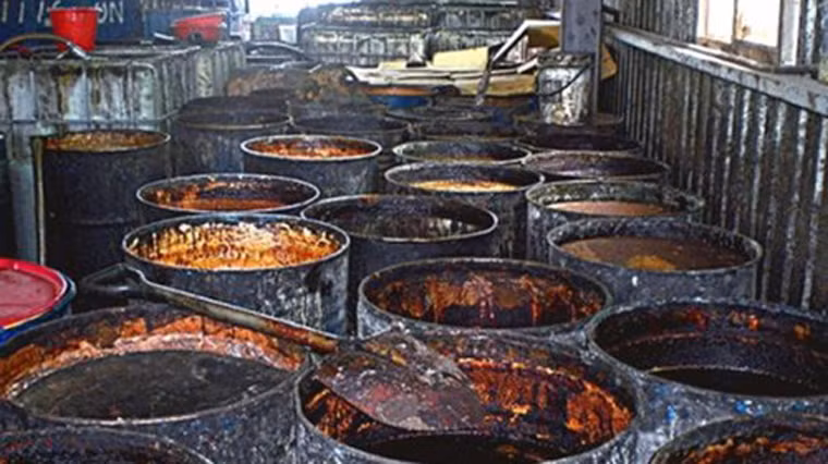 Gần đây nhất, cảnh sát Đài Loan phát hiện 243 tấn dầu ăn được tái chế từ rác thải, vật liệu nhiễm độc do nhà máy không phép tại Bình Đông sản xuất và bán cho tập đoàn Chang Guann. Tập đoàn này tiếp tục chế biến chúng thành 780 tấn dầu ăn phân phối cho các cơ sở kinh doanh thực phẩm, trong đó có những thương hiệu hàng đầu Đài Loan. Đáng lưu ý, khoảng 12 quốc gia và vùng lãnh thổ đã nhập sản phẩm làm từ loại dầu ăn bẩn này, trong đó có Việt Nam.