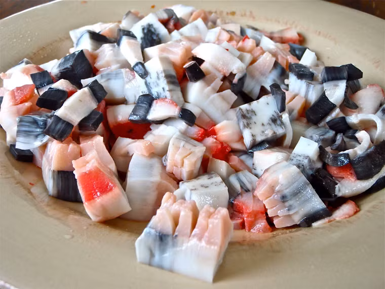 Không phải bây giờ mới được biết đến, Muktuk là món ăn truyền thống của người Eskimo.