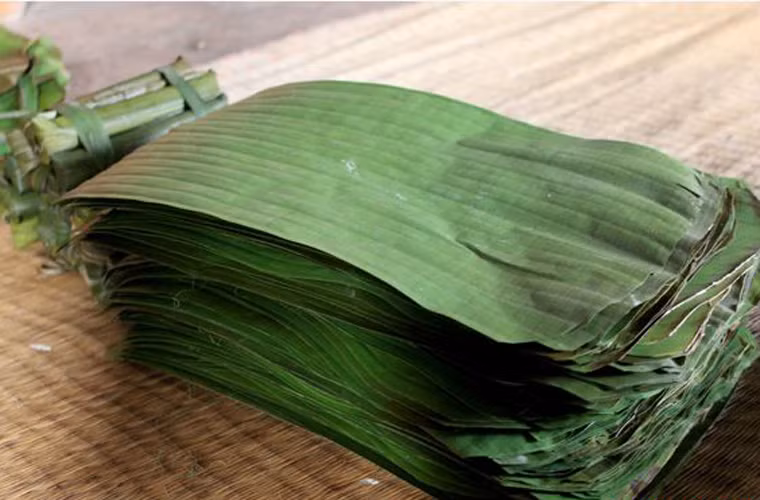 Sự khác biệt của bánh răng bừa xứ Thanh với các vùng miền khác là người ta không dùng lá dong mà chỉ chọn lá chuối hột. Để lá không bị rách, người Thanh Hóa hơ qua lửa để miếng lá trở nên dẻo dai hơn, mang lại hương vị đặc trưng cho bánh.