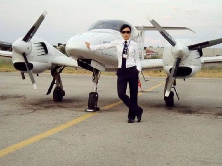 Trang Nhung thổ lộ: Năm 2005, tình cờ cô đọc được thông báo tuyển nữ phi công. Để chiều lòng mẹ, cô nộp hồ sơ thi vào đại học Bách khoa Hà Nội, một mặt bí mật nộp hồ sơ thi tuyển phi công. Cùng một lúc cô nhận được kết quả trúng cả 2.