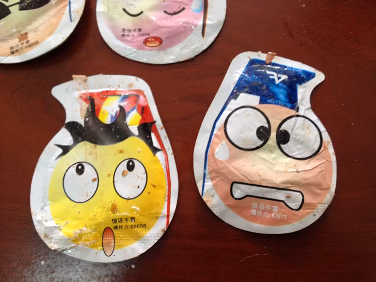 Thực tế, đây không phải lần đầu tai nạn thương tâm liên quan đến đồ chơi trẻ em diễn ra. Ngày 17/1/2014, tại trường tiểu học Chu Văn An (thị trấn Đức An, Đắk Song, Đắk Nông), trong lúc học sinh đang thích thú với loại đồ chơi giống hình quả lựu đạn thì chúng phát nổ, thoát khí độc hại khiến 32 em phải nhập viện trong tình trạng khó thở, co cứng toàn thân, nổi ngứa, nôn ói, có em còn ngất xỉu.