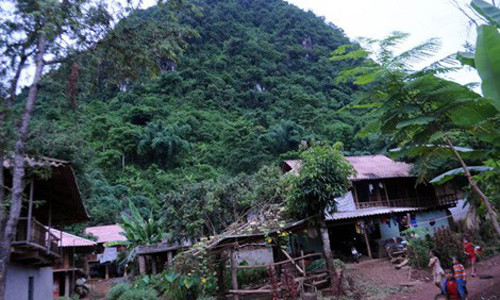 Núi Lán Le, nơi có hang đá an táng thủ lĩnh Đông Sơn.