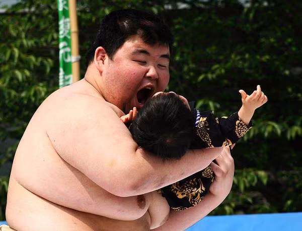 Cuộc thi có lịch sử hơn 400 năm và là lễ hội truyền thống được tổ chức trên khắp xứ Phù Tang.