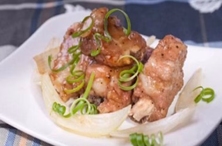 Sườn kho nước dừa.