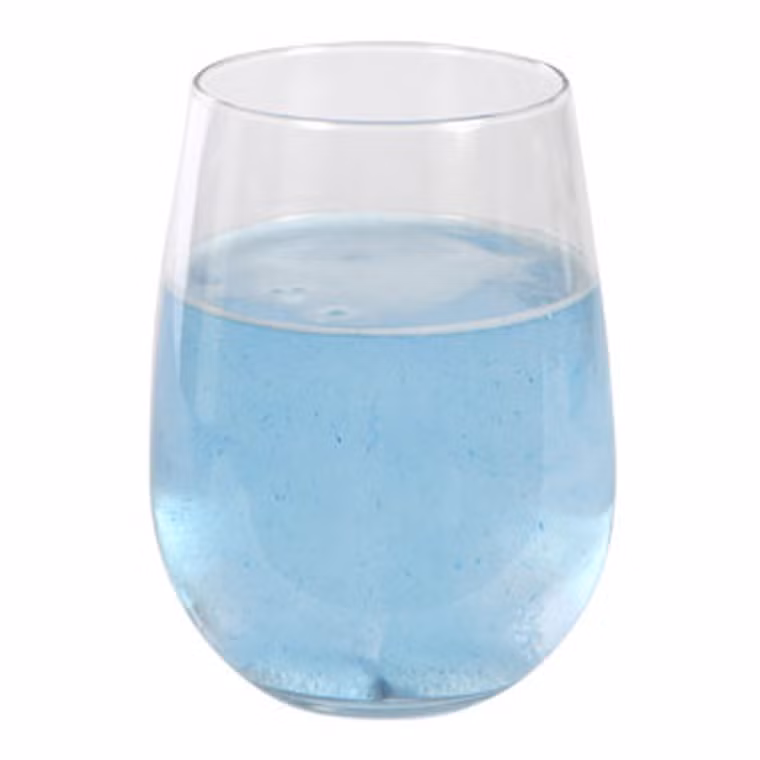 Thuốc vệ sinh răng giả. Loại thuốc này được bày bán khá phổ biến tại các hiệu thuốc. Với mỗi lần sử dụng, bạn chỉ cần hòa tan 2 viên thuốc rửa răng giả vào một cốc nước nhỏ rồi ngâm móng tay chừng 5 phút. Để duy trì màu móng tay như ý, bạn nên thực hiện theo cách này khoảng 3 lần mỗi tuần.