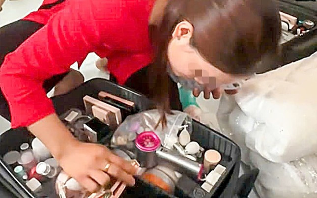 Luc soat hai co gai trang diem, nha chu re bi xu phat 46 trieu