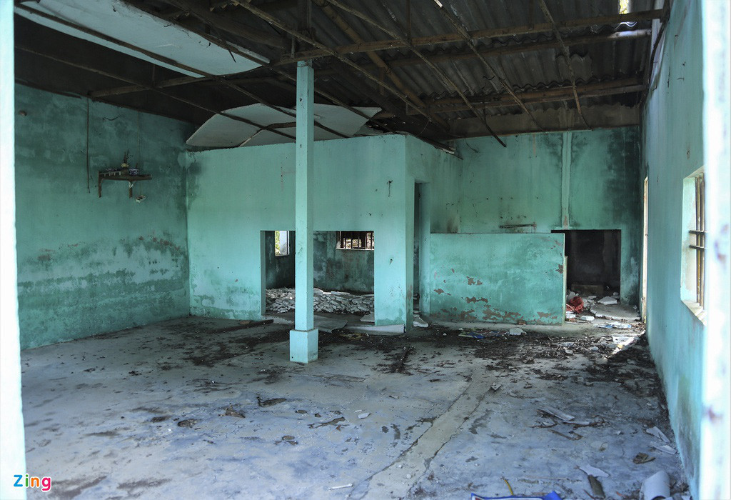 Đến năm 2015-2016, hoạt động du lịch nơi đây dần ngưng trệ, khiến những chủ hàng kinh doanh không thể cầm cự, chấp nhận bỏ lại cơ sở vật chất đã đầu tư.