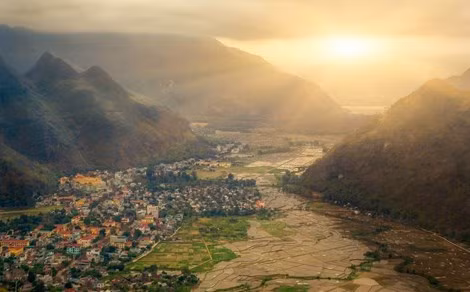 Cách Hà Nội không xa là Mai Châu, Hòa Bình cũng rất đẹp mỗi mùa thu đến. Vào mùa thu, cả thị trấn Mai Châu yên bình, hoáng mát. Ảnh: didauchoigi.