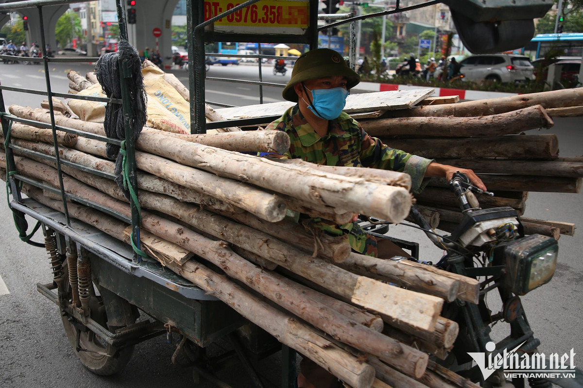 Xe 3 banh chat hang nhu ‘lo cot’, bi xu phat tai xe do tai muu sinh-Hinh-2