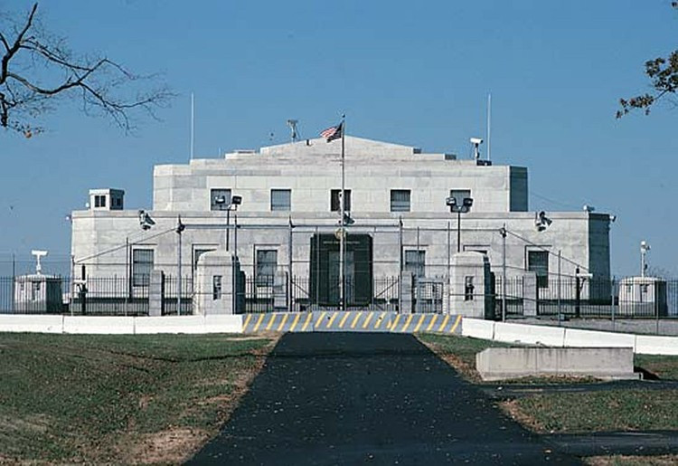 Cho dù vượt qua được hết các lớp bảo vệ, thì để mở được cửa còn cần cả 10 người cùng hợp tác với nhau. Ảnh: Khoahoc.tv.