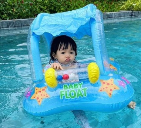 Ái nữ nhà Cường Đô La chuẩn rich kid thứ thiệt Ai nu nha Cuong Do La chuan rich kid thu thiet