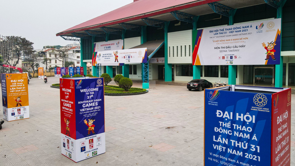 Nhà thi đấu Hoàng Mai được xây dựng từ năm 2003 để phục vụ tổ chức thi đấu cầu mây của SEA Games 22. Đến kỳ đại hội năm nay, nhà thi đấu này tiếp tục được lựa chọn để tổ chức bộ môn này.