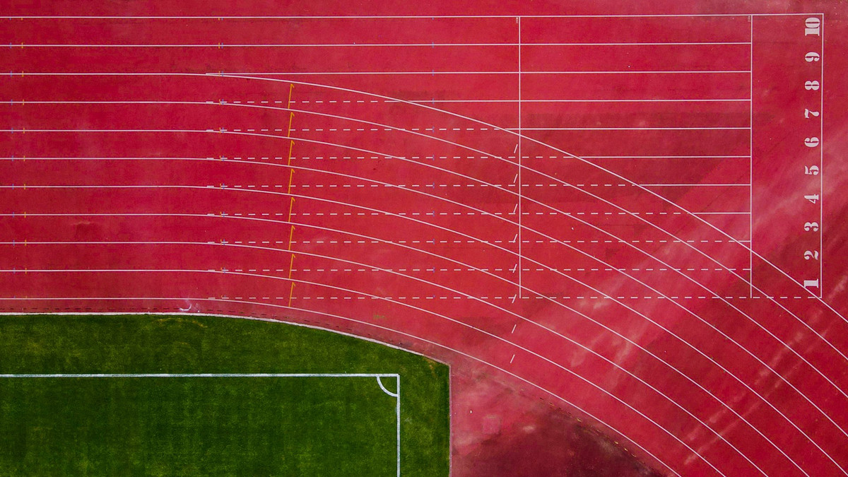 Khu vực đường pitch được hoàn thiện, sơn sửa mới.