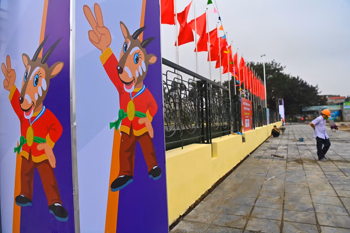 Đây là địa điểm thi đấu của môn vật với sức chứa 2.500 chỗ ngồi. Dự kiến khoảng 2 tuần nữa, toàn bộ các hạng mục sẽ hoàn thành.