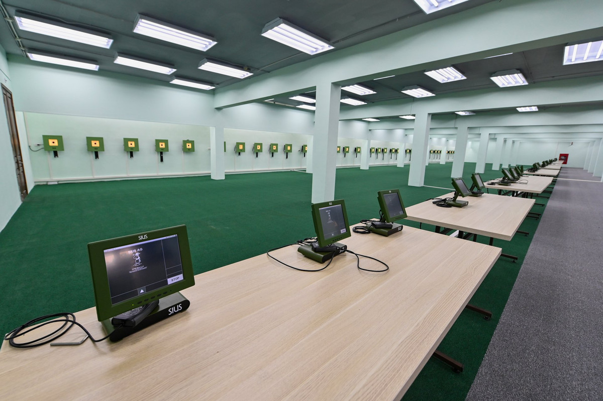 Mỗi trường bắn có 30 bệ bắn. Mọi trang thiết bị ở trường bắn đều được làm theo hệ thống hiện đại và đồng bộ.