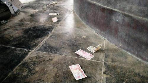 Nếu bạn vô tình đem những thứ đó về nhà thì chẳng khác nào nào rước xui xẻo của người khác vào mình. 