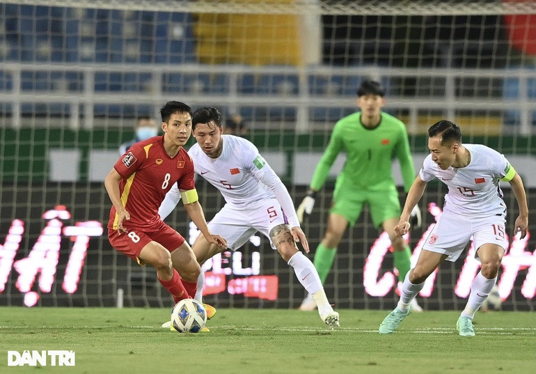 Bao Trung Quoc lo bong da nuoc nha sup do sau tran thua tuyen Viet Nam