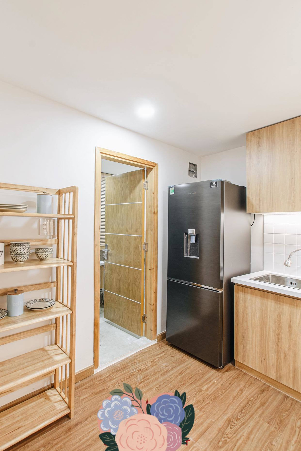 Ngôi nhà tông màu gỗ, gầm cầu thang tạo thành góc chill hóng gió ảnh 10