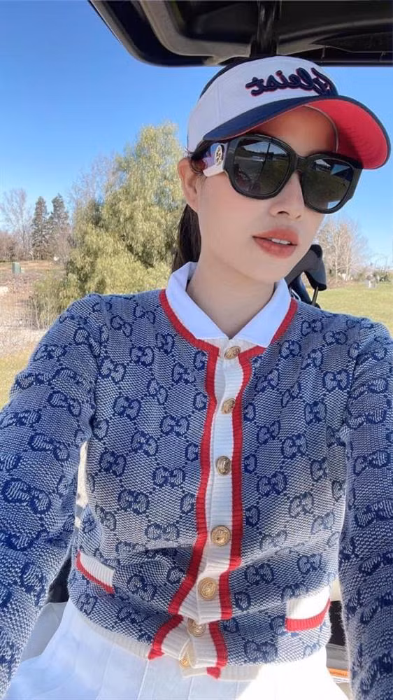 Pham Huong he choi golf la kin mit, khac han dan Hau que nha