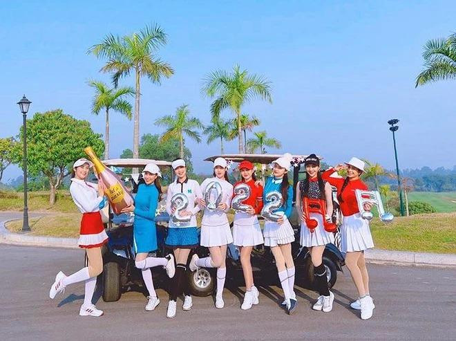 Pham Huong he choi golf la kin mit, khac han dan Hau que nha-Hinh-13