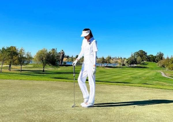 Pham Huong he choi golf la kin mit, khac han dan Hau que nha-Hinh-4