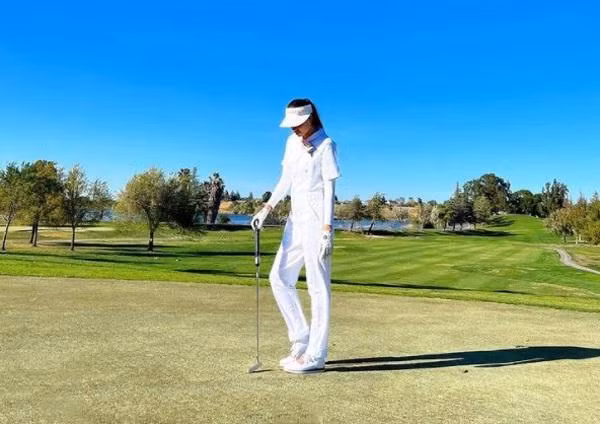 Pham Huong he choi golf la kin mit, khac han dan Hau que nha-Hinh-4