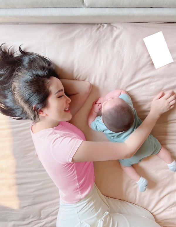 Bảo Thy lần đầu nói về cảm xúc khi biết mình mang bầu Bao Thy lan dau noi ve cam xuc khi biet minh mang bau