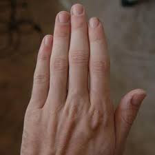  Đối xử với bạn bè một cách ấm áp và rộng lượng, đồng thời nâng cao giá trị tồn tại của bạn bằng cách giúp đỡ người khác và nhận được sự đánh giá cao và lòng biết ơn của họ. Một khi bị người khác coi thường hoặc từ chối, trong lòng bạn sẽ rất phiền muộn. 