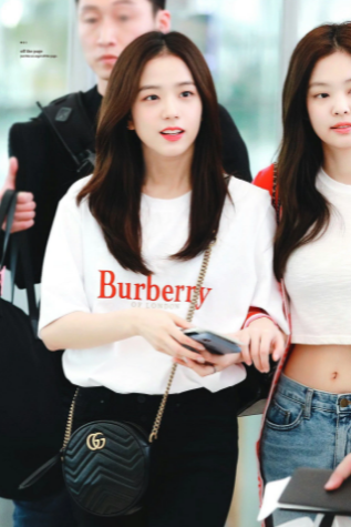 Từng bị chê nhạt, Jisoo giờ đây chỉ chuộng đen trắng vẫn gây sốt - Hình 3 Tung bi che nhat, Jisoo gio day chi chuong den trang van gay sot-Hinh-3