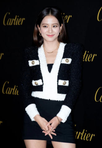 Từng bị chê nhạt, Jisoo giờ đây chỉ chuộng đen trắng vẫn gây sốt - Hình 9 Tung bi che nhat, Jisoo gio day chi chuong den trang van gay sot-Hinh-9