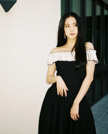 Từng bị chê nhạt, Jisoo giờ đây chỉ chuộng đen trắng vẫn gây sốt - Hình 8 Tung bi che nhat, Jisoo gio day chi chuong den trang van gay sot-Hinh-8