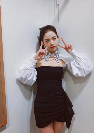 Từng bị chê nhạt, Jisoo giờ đây chỉ chuộng đen trắng vẫn gây sốt - Hình 6 Tung bi che nhat, Jisoo gio day chi chuong den trang van gay sot-Hinh-6