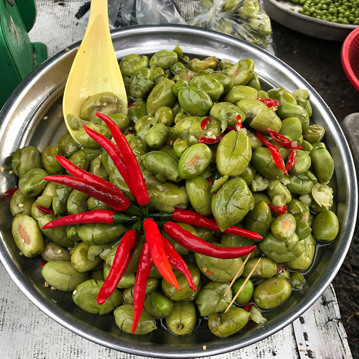 Trên thị trường, cà na tươi có giá từ 45.000-50.000 đồng/kg. Còn cà na ngâm chua ngọt, ngâm muối ớt, được bán với giá lên tới 200.000 đồng