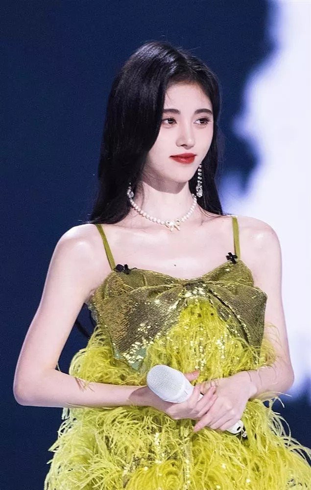 Nhung my nhan Hoa Ngu co vong 1 lep kep van dep xuat sac-Hinh-7