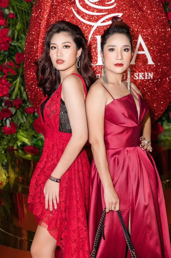 Sinh nhat con gai, Cat Tuong goi loi lam cua minh thoi tre