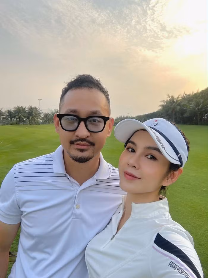 Thời trang đồng điệu của các cặp vợ chồng Vbiz khi đến sân golf - Hình 8 Thoi trang dong dieu cua cac cap vo chong Vbiz khi den san golf-Hinh-8